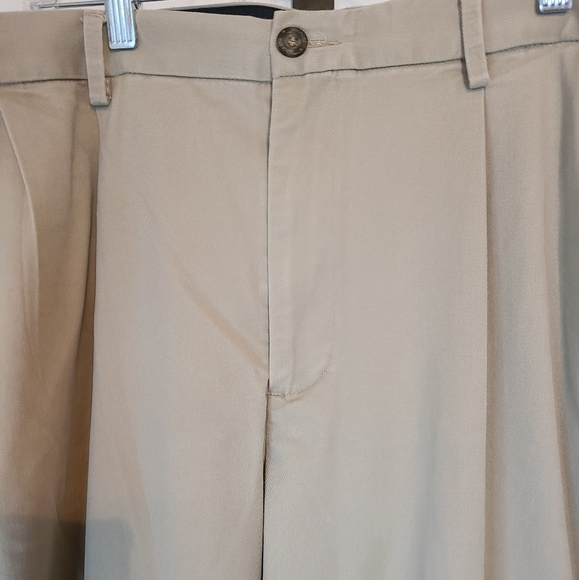 Dockers Men's Relaxed Fit Khakis, Size: 44x30, Color: Tan - Picture 4 of 11